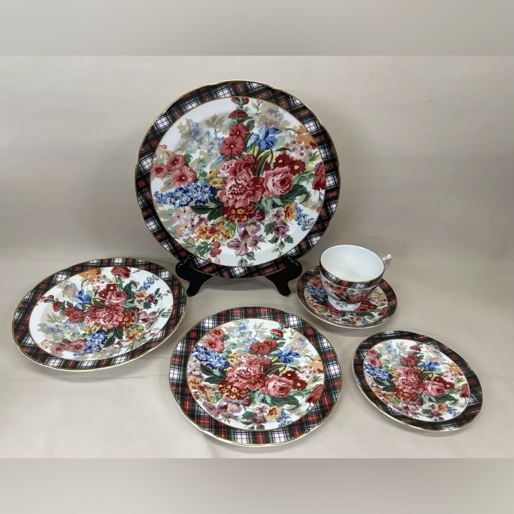 Ralph Lauren Dinnerware, Hampton Floral, 5 piece place setting + free rim bowl